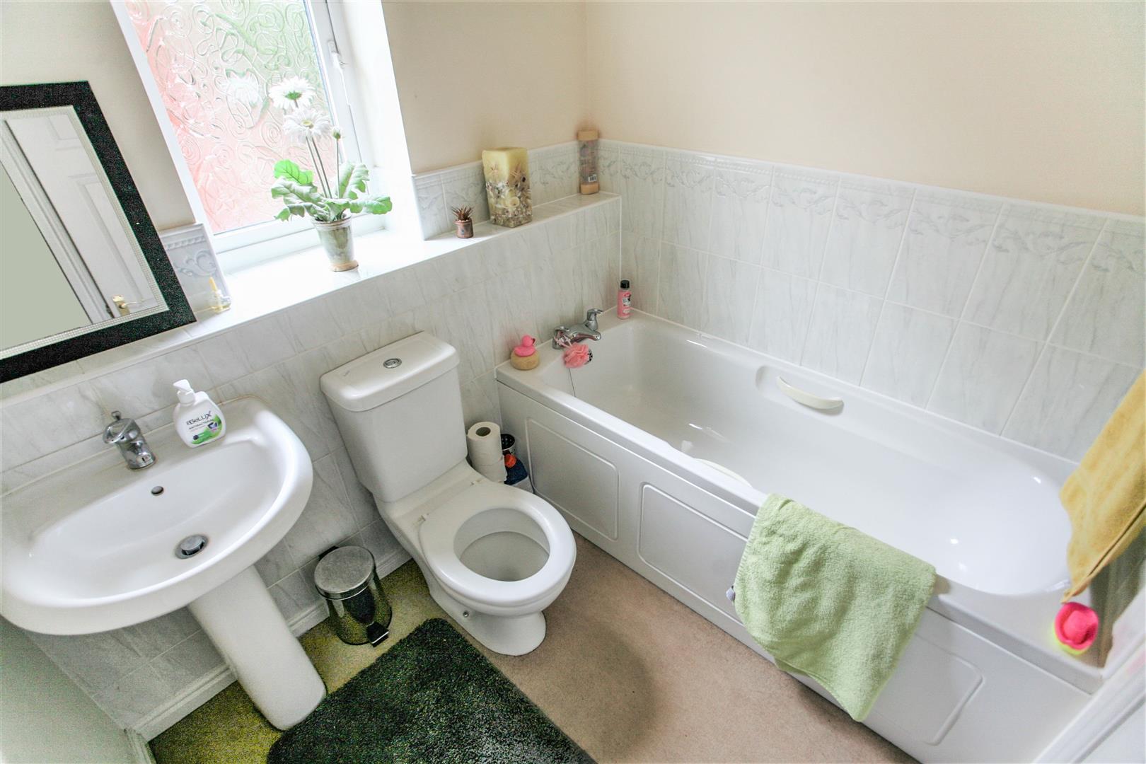 FAMILY BATHROOM/WC